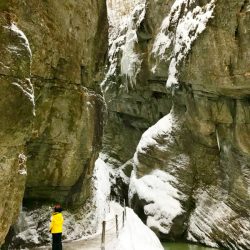 Spektakuläre Winterwanderung durch die Partnachklamm