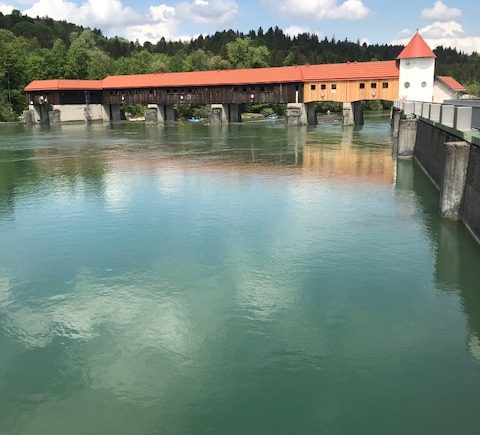 Familienwanderung an der Isar zum Ickinger Stauwehr