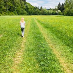 Familienwanderung an der Isar zum Ickinger Stauwehr