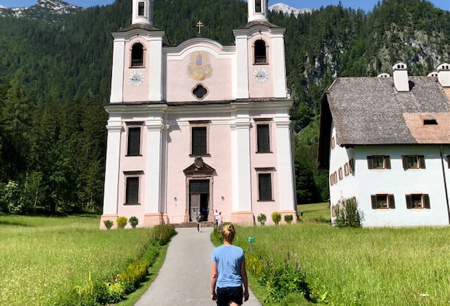 Frontalansicht der Wallfahrtskirche Maria Kirchental