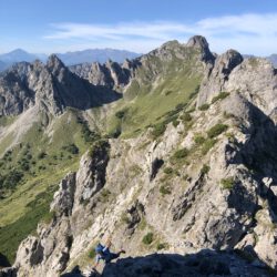 Via Alpina – Blick von den beeindruckenden Zackengipfeln der Drei Schwestern ins Rätikon