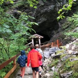 Mit Kindern durch die Lambrechtshöhle im Salzburger Saalachtal